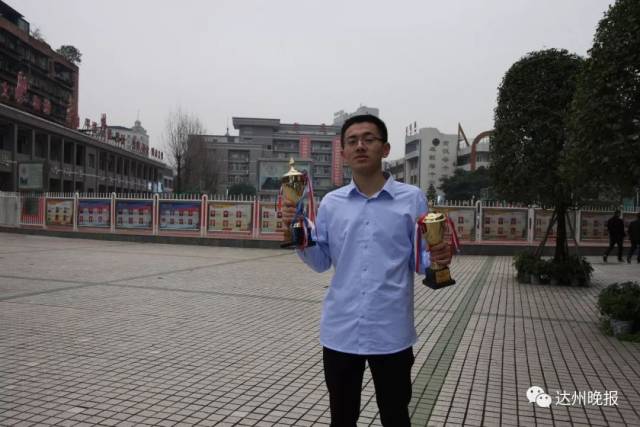 达川中学勒个高二男生不得了,网页游戏私服发布网获封“国际无限元宝网页游戏私服”!快来看他玩