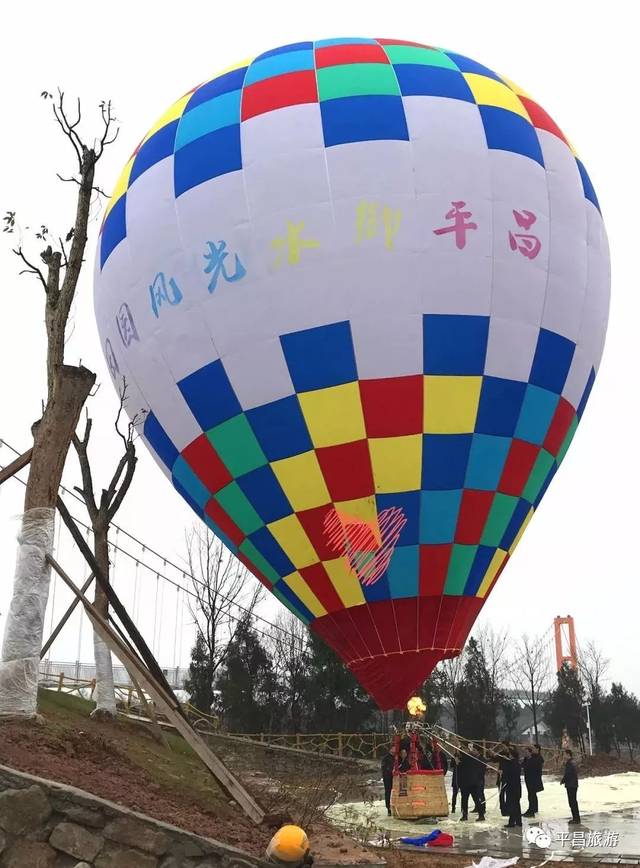 平昌驷马水乡玻璃桥开园!