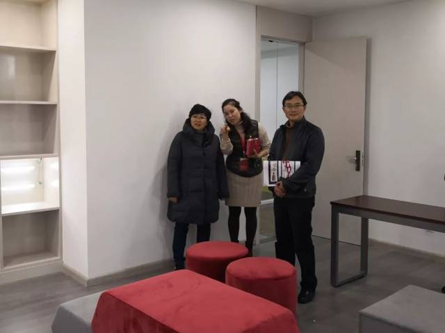 江湾镇街道党工委书记李方明到党建服务中心调研