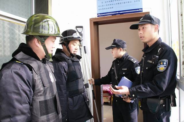 辅警协警月薪1800元,不足公务员一半,机构改革能解决编制吗?