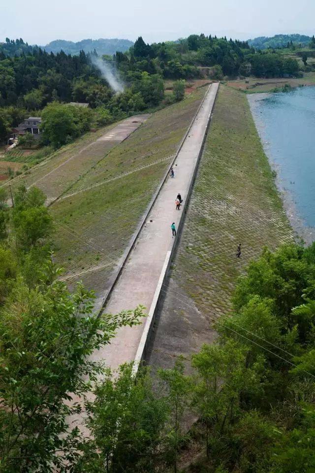 李家沟水库位于仁寿县元通镇石岩村,是黑龙滩水库的结瓜水库,是一座以