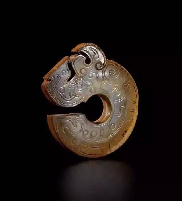 下面就跟着宝姐的脚步,去探索龙在玉雕中是 如何演变的吧