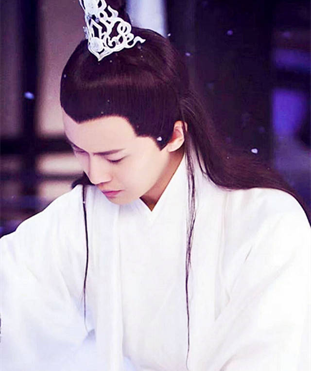 杨紫今年播出的两部古装剧,合作的男演员都是美如冠玉