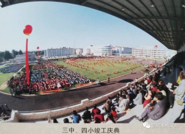 那是2002年,位于宣威城区的榕城镇有镇属完全中学和初级中学各一所