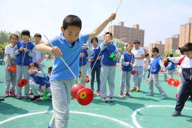 体育特色展示 | 东华小学:空竹里的花样年华.留言赢取