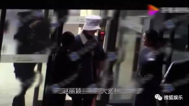 刘强东章泽天被曝一起滑雪；六小龄童回应“黑料”；赵丽颖再