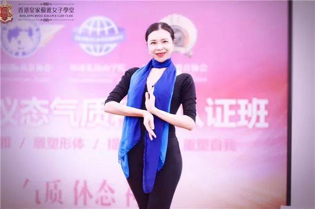 课程现场来自五湖四海的仪态形体礼仪老师相聚在上海专业的环球礼仪商