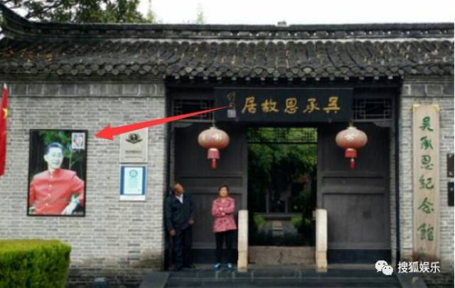 刘强东章泽天被曝一起滑雪;六小龄童回应“黑料”;赵丽颖再