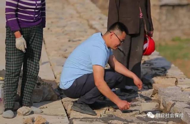 【好人365】李嘎山东 娃娃村长带领穷村