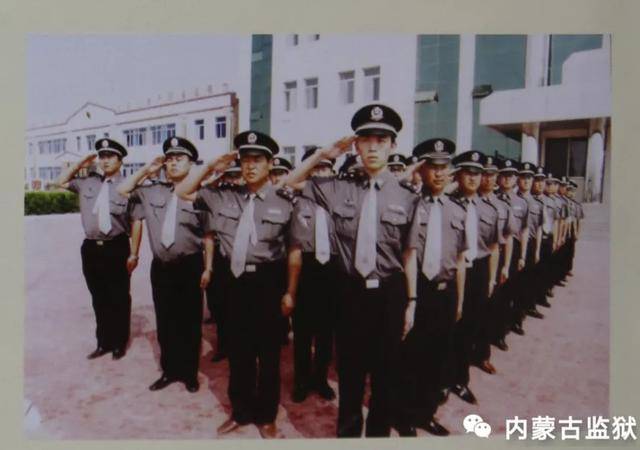 4月,按照监狱布局调整的要求,在东胜区罕台镇境内建设新监狱.