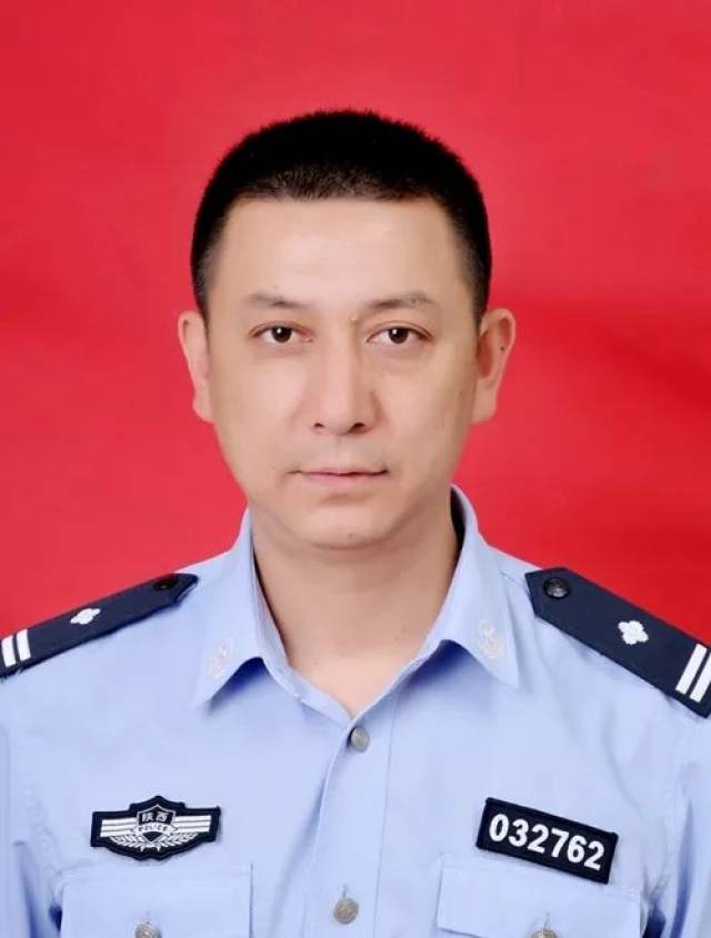 张坤,城固县公安局刑警大队侦查二队中队长,曾获"全市优秀民警""城固