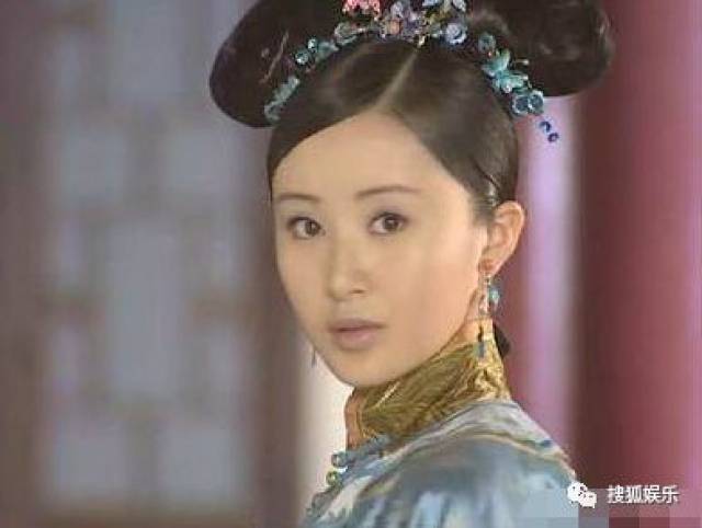 刘强东章泽天被曝一起滑雪;六小龄童回应“黑料”;赵丽颖再