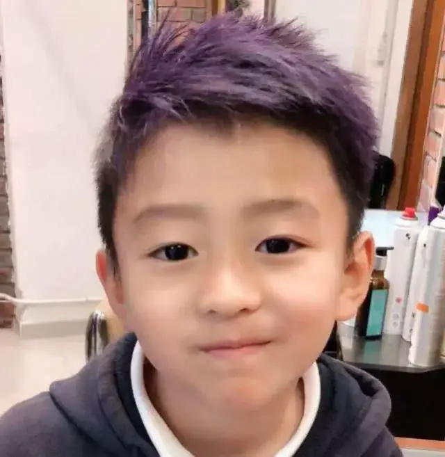 相比之下,小时候比较帅的大儿子lucas最近好像长得有点偏了.