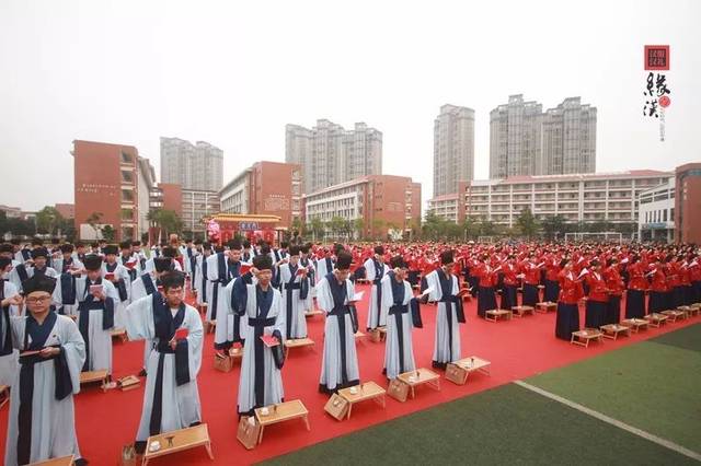 【汉服资讯】厦门实验中学学子穿上汉服致敬无悔青春,暖了厦门整