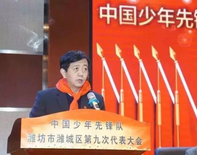 区委教育工委常务副书记,区教育局党委书记,局长韩吉东为大会致词