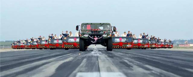 空军航空兵某旅集体婚礼掠影,"终于等到你"!