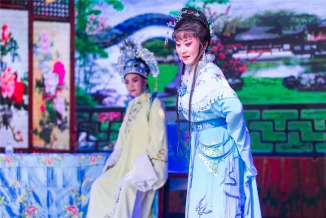 越剧《双玉蝉·菱花镜》 演唱:沈云霞
