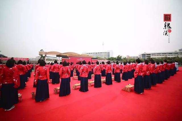 【汉服资讯】厦门实验中学学子穿上汉服致敬无悔青春,暖了厦门整
