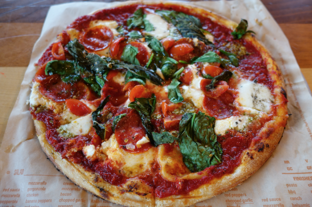 4.blaze pizza店的diy披萨
