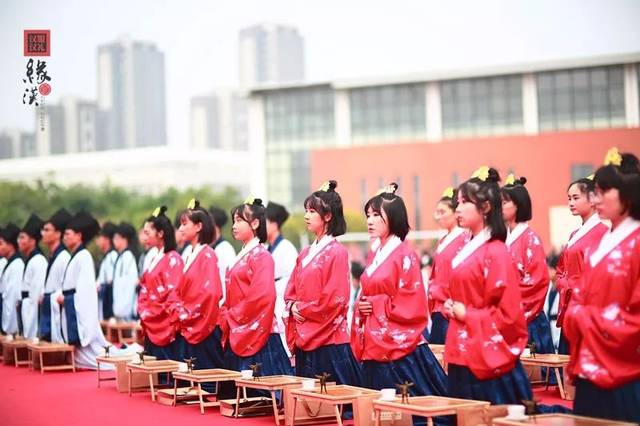 【汉服资讯】厦门实验中学学子穿上汉服致敬无悔青春,暖了厦门整