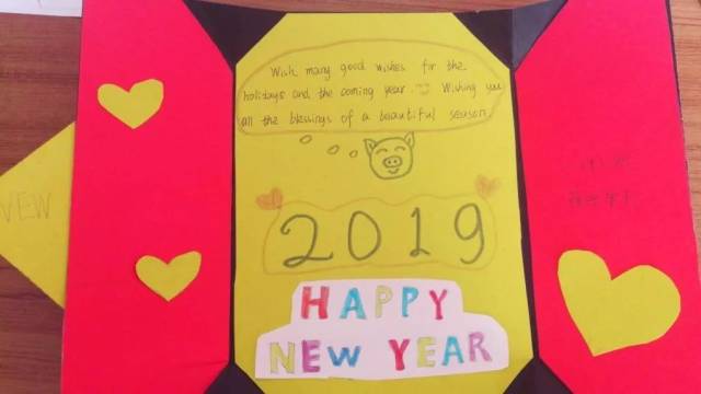 "巧手制贺卡,新年送祝福"——一年级英语贺卡制作比赛