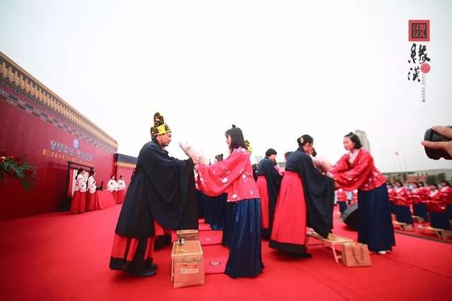 【汉服资讯】厦门实验中学学子穿上汉服致敬无悔青春,暖了厦门整