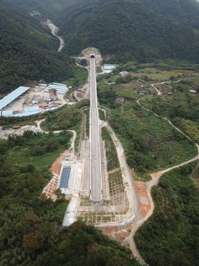 就在明天,南龙铁路正式通车,售票已经开启!福州至龙岩