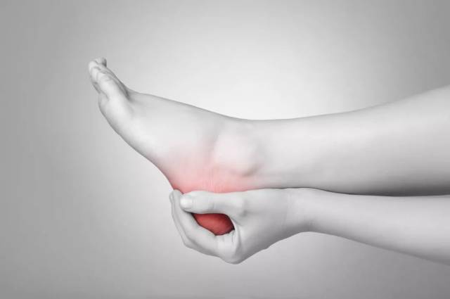 脚后跟痛是怎么回事?这5个方法帮你缓解疼痛