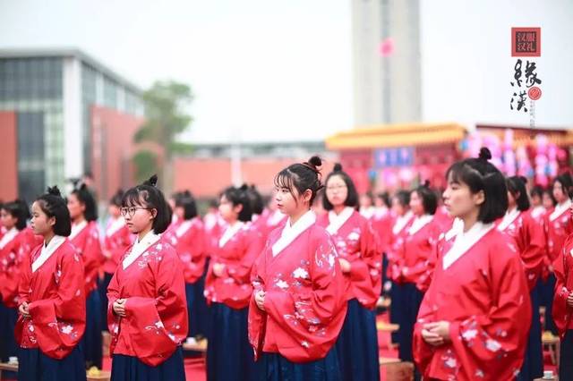 【汉服资讯】厦门实验中学学子穿上汉服致敬无悔青春,暖了厦门整