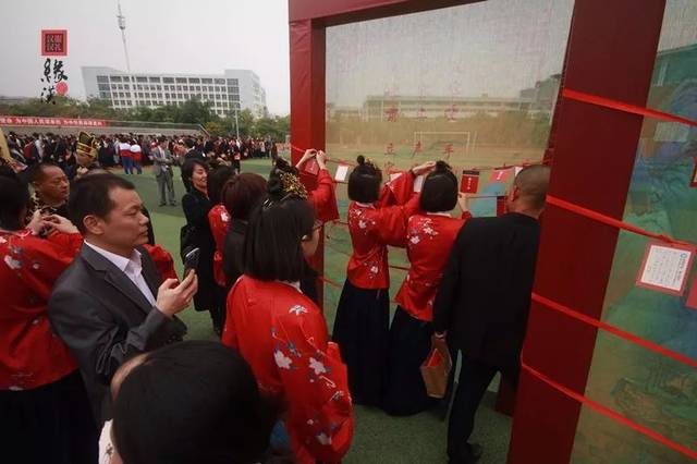 【汉服资讯】厦门实验中学学子穿上汉服致敬无悔青春,暖了厦门整