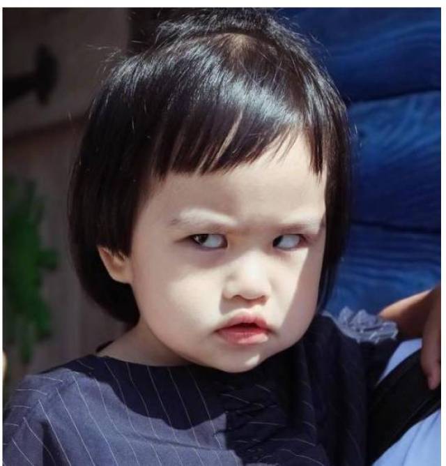 翻白眼的明星和萌娃们:小s女儿和戚薇女儿绝对得到了妈咪的真传