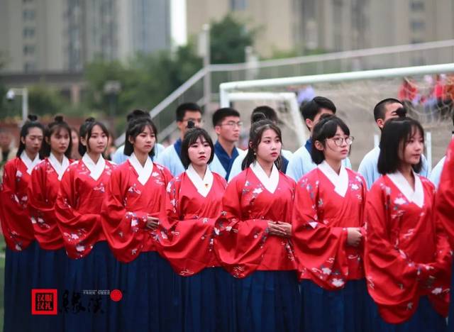 【汉服资讯】厦门实验中学学子穿上汉服致敬无悔青春,暖了厦门整