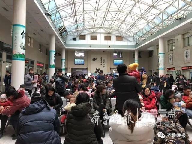 流感来袭!济南大医院儿科爆满,有医生一天接诊量近百人.