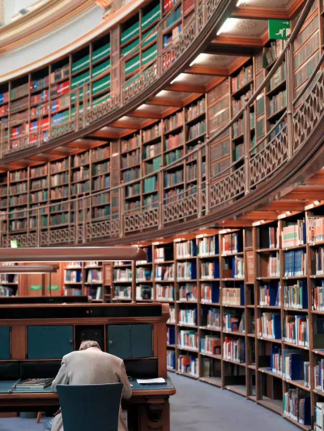 7 法国国家图书馆 法国国家图书馆是法国最大的图书馆,内部非常复杂.