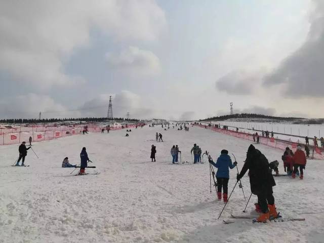 体验寒冷冬天的温泉享受,蓬莱艾山羽岭滑雪场,艾山温泉两日游399元/人