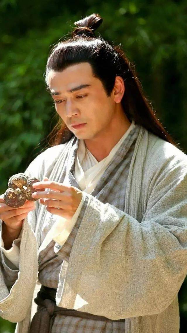 杨烁没胡子变化有多大?硬汉变文艺青年,《花千骨》中也有他!