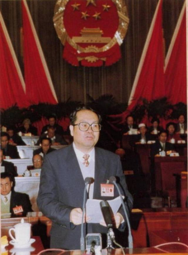 1998年1月,61岁的云布龙被任命为内蒙古自治区政府主席.