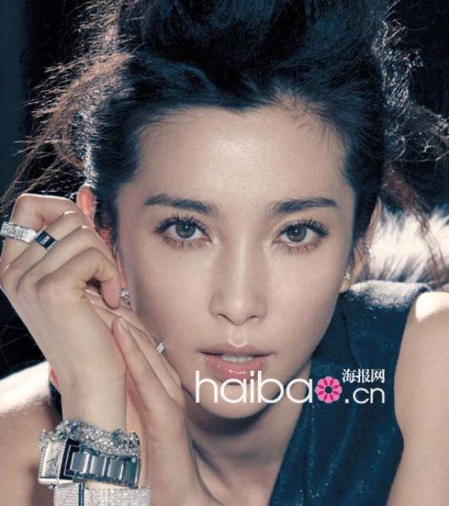 下垂眼美女明星vs俏吊眼美女明星,眼角下垂萌翻人,眼角上扬气场强,你