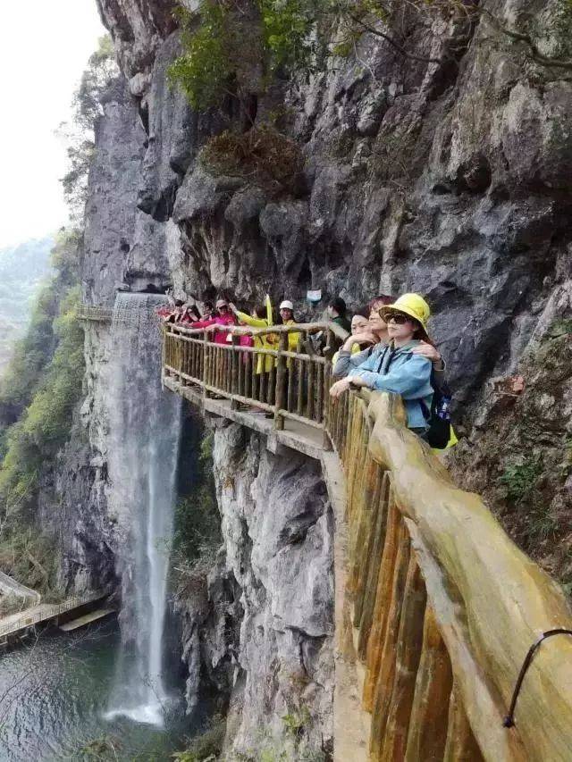 神峰关 神峰关生态旅游度假区以地心探险,七星营地为主题,将打造成