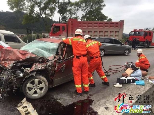 突发:融安县职校校长扶贫路上遭遇车祸遇难,小车被撞得稀巴烂