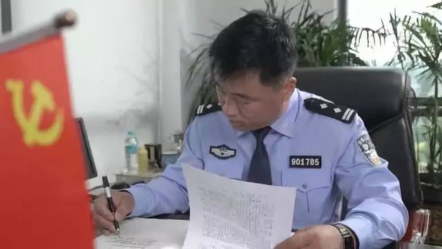 为“我最喜爱的人民警察”李洪海投票!