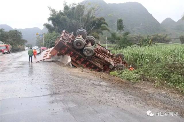 百色昨日连发两起车祸,1死1伤!低温阴雨天注意行车安全!