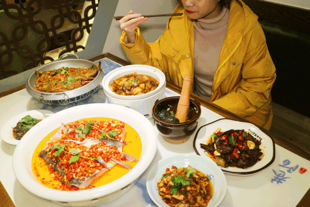 每天被不重样的湘菜浇灌,人还没见胖多少,倒是被橘长各种