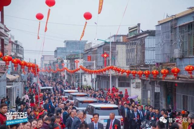 今天,两村再次刷屏了普宁人的朋友圈,大长陇乡的村民同样以隆重的方式