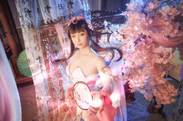 王者荣耀甄姬cosplay:风华绝代惹君怜,落花流水忽西东