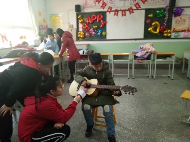 榆次区窑上小学举行"辞旧迎新庆祝元旦"主题活动