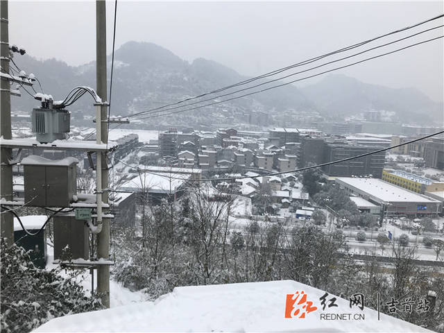 吉首:大坡气象公园白雪皑皑