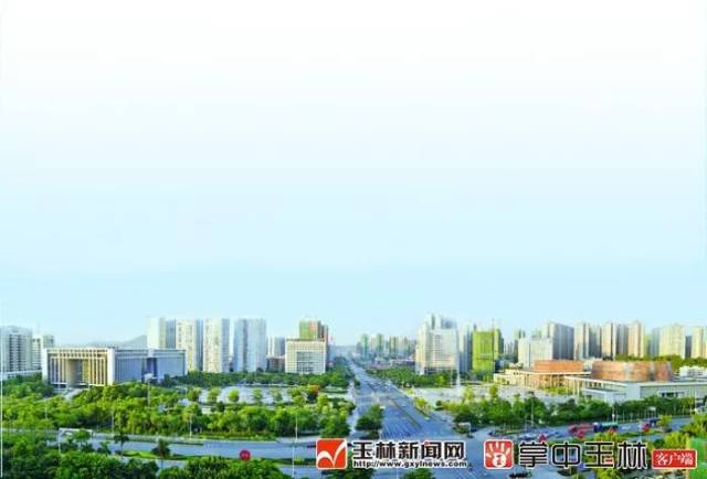 图为玉林城投集团承建的城东商务大厦,玉林市博物馆,玉林市文化艺术