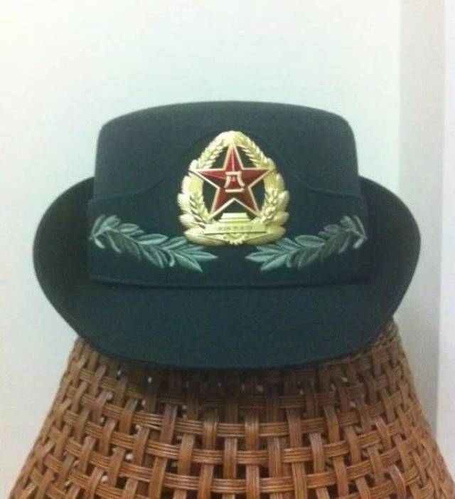 解放军这80年来更换的军帽:哪一款你最喜欢?