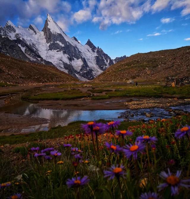 这个国庆和一群有趣的伙伴一起回来 @季然 11月 看见中国最美的雪山